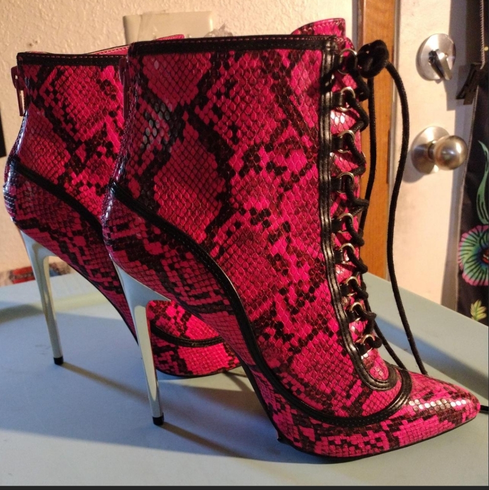 Ankle boot heels